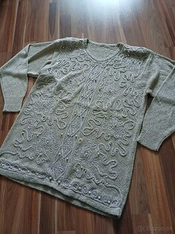 Darujem ozdobný sveter v.XL