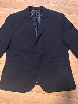 Tmavomodrý oblek na výšku cca 176 - TOP STAV