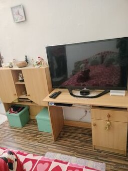 študentský sektor,2 veľké skrine ,písací stôl s  nadstavbou