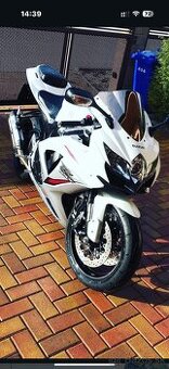 Kúpim Suzuki Gsx-r 750