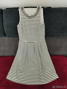 Dievčenské/dámske šaty s krásnym detailom