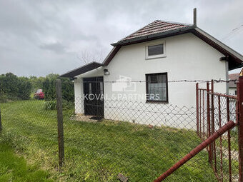 Znížená cena Viničný domček s pozemkom - Vráble v časti Horn