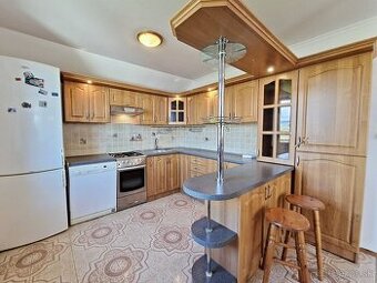 NOVÁ CENA: 7 IZBOVÝ RODINNÝ DOM, POZEMOK 800 m2, HUNCOVCE