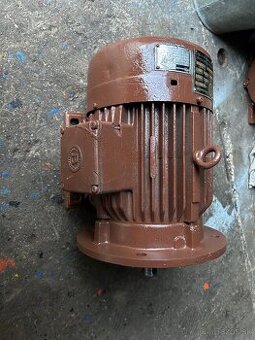 Predam elektromotor prírubovopetkový