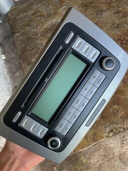 original vw autoradio RCD500 mp3 so zabudovanym CD menicom