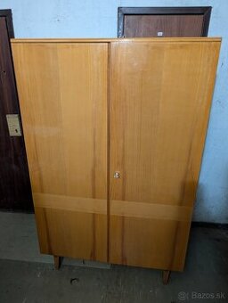 Skriňa Tatra nábytok Pravenec retro starožitnosť