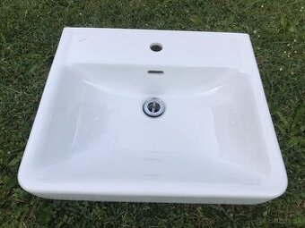 Umyvadlo Laufen a závesné WC Ideal Standard