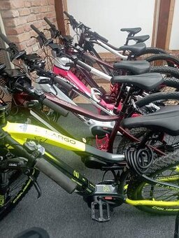 Elektronike Crussis 700wh