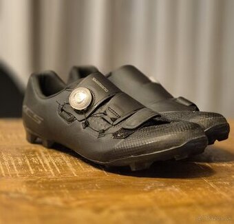 Tretry Shimano XC502 44 Black