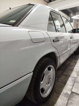 Mercedes w124.
