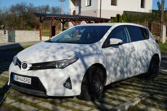 Toyota Auris 1.6 VVT-i (97 kW, 6-st. manuál) – benzín