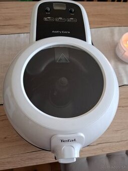 Teplovzusna friteza Tefal