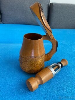 Predám drevený krigeľ a zátkovačku