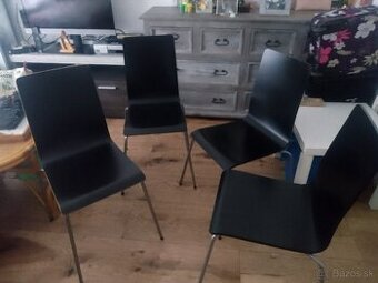 Predam 4 drevene stolicky