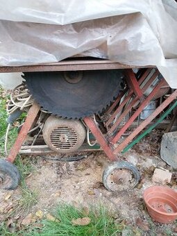 Píla s košom na rezanie dreva