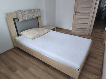 2x0,5m  široká jednolôžková posteľ + nočný stolík