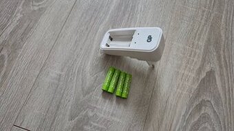 Nabíjačka AA/AAA batérii