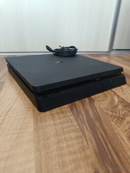 Predám hernú konzolu Playstation 4 Slim