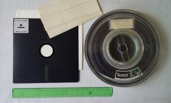 Páska,  disketa Bulharská 20x20cm, papierové štítky.