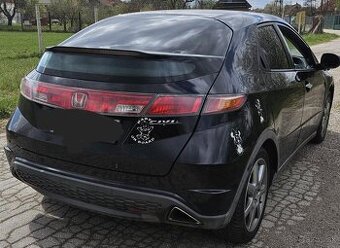 Rozpredám Honda civic 8g 2.2 cdti 103kw UFO