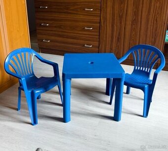 Detský plastový stôl a stoličky