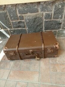 Predám starožitnosť-cestovný kufor