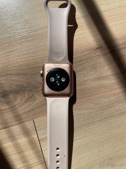 Apple Watch Series 3 – 38mm, zlatoružové