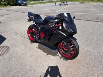 VÍKENDOVÁ CENA HONDA CBR1000RR Fireblade - 1