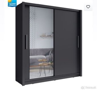 Čierna skriňa