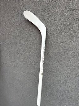 Hokejka BLACKSTICK PRO biela , custom čierna juniorská