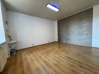 PRENÁJOM lacnej kancelárie s vodou aj s parkingom