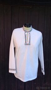 Folklórna košeľa.