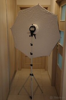 Predám Statív na ext. blesk + držiak  + softbox Walimex