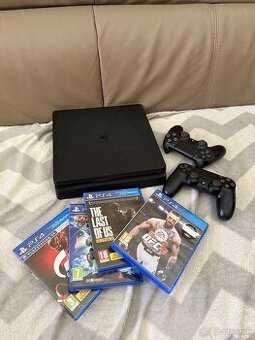 PS4 Slim + 2 ovládače + hry
