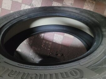 Pneu 235/50 R19 - 1
