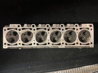 Hlava motoru BMW – M20B25 (E30/E34)