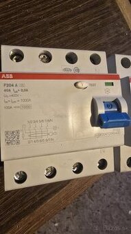 Elektrický istič ABB 4-pôlový