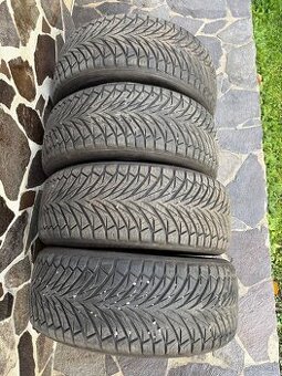 245/45R19 celoročné