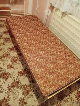 Váľanda s úložným priestorom