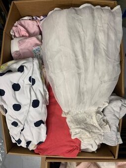 Darujem za odvoz dievčenské detske oblecenie 0-6 mesiacov