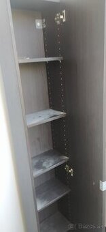 Kúpeľňové skrinky zo zrkadlom