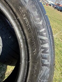 Predám Zimné gumy na Nissan 225/55 R17