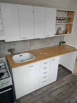 "REZERVOVANÝ" Ponúkam na predaj 1 izbový byt Varšavská uli