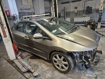 Predám Náhradné diely Honda civic 8G
