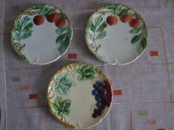 Staré veci. Na ceny sa nepýtajte ale cenu navrhnite prosím.