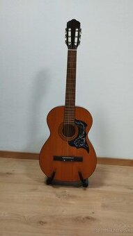 Klasická akustická gitara 4/4.