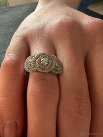 Diamantový prsten z bieleho zlata