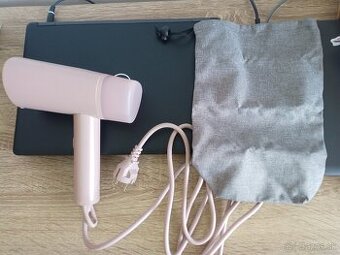 Ručný naparovač odevov Elektrolux
