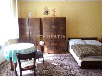 Starší rodinný dom s veľkým pozemkom 1301 m2 Štefanov