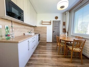 Trojizbový byt s balkónom na prenájom, Vráble